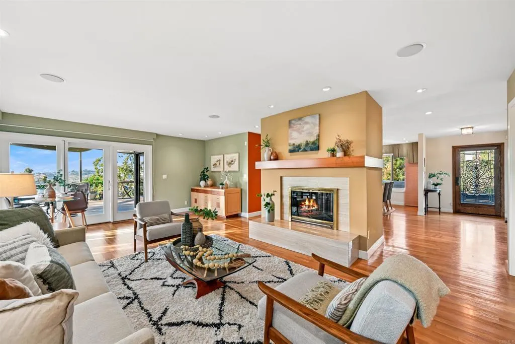 https://cdn.realtyfeed.com/cdn/127/306710616/12e00589cb726db736158469cc17c0e1.webp
