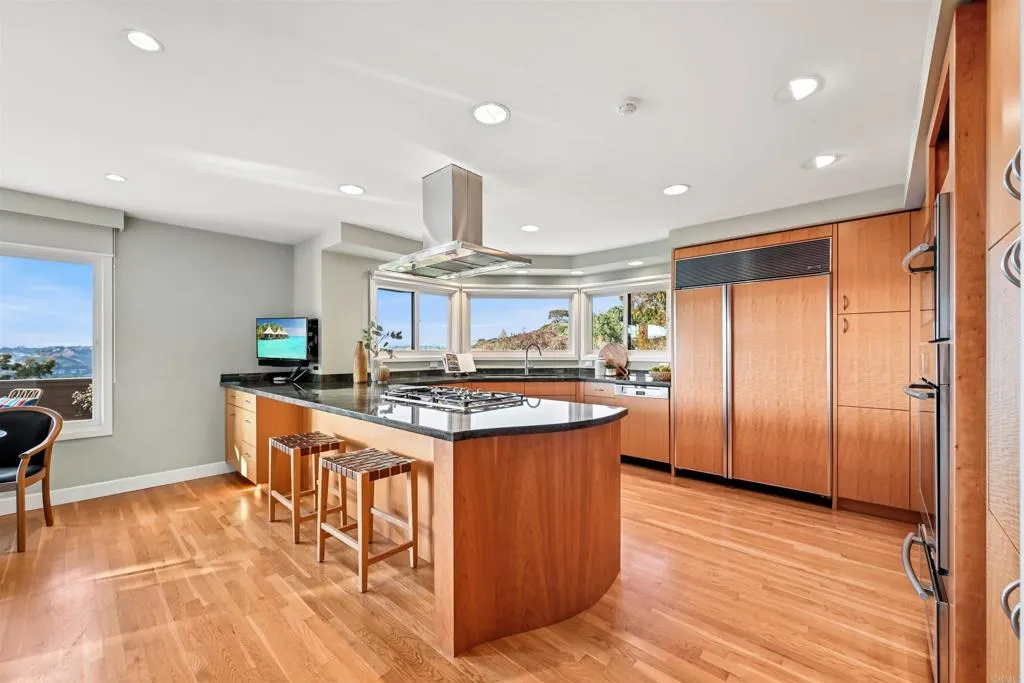 https://cdn.realtyfeed.com/cdn/127/306710616/a4e0b224c5527328e7accfd65b36a45c.webp