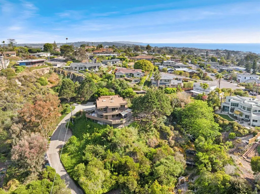 https://cdn.realtyfeed.com/cdn/127/306710616/b2eb7f465bda4e25d7e92c8d587e71c7.webp