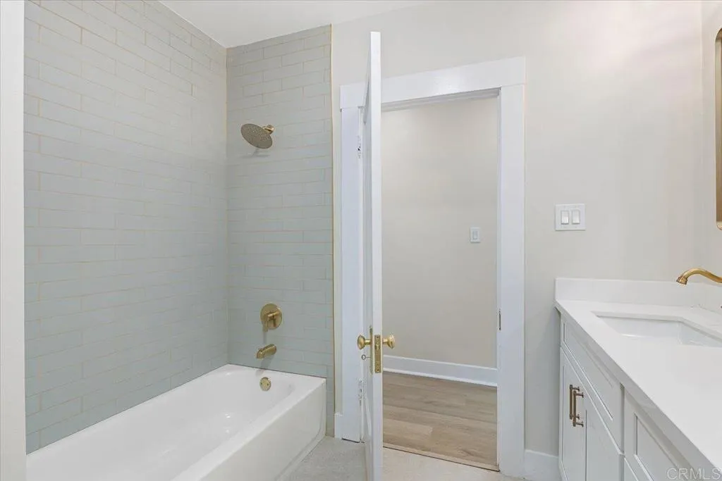 2453 Curlew St, San Diego, CA, 92101