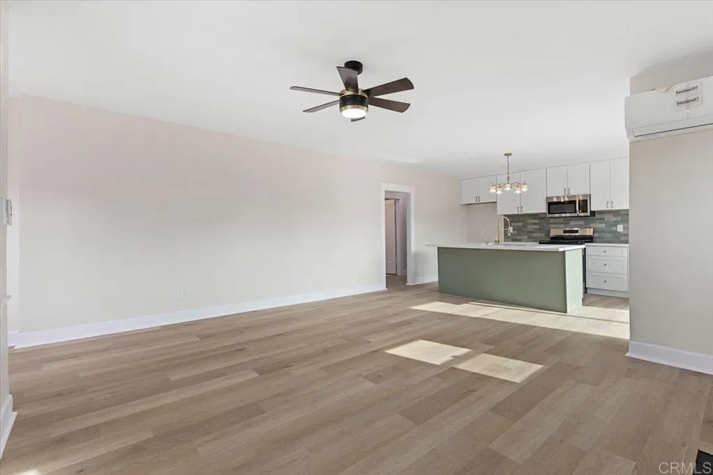 https://cdn.realtyfeed.com/cdn/127/306710644/561c17c6dfaca39f862e2d4ba77644b3.webp