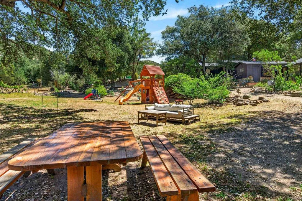 https://cdn.realtyfeed.com/cdn/127/306710659/04334fd630da9384500ed4322665c459.webp