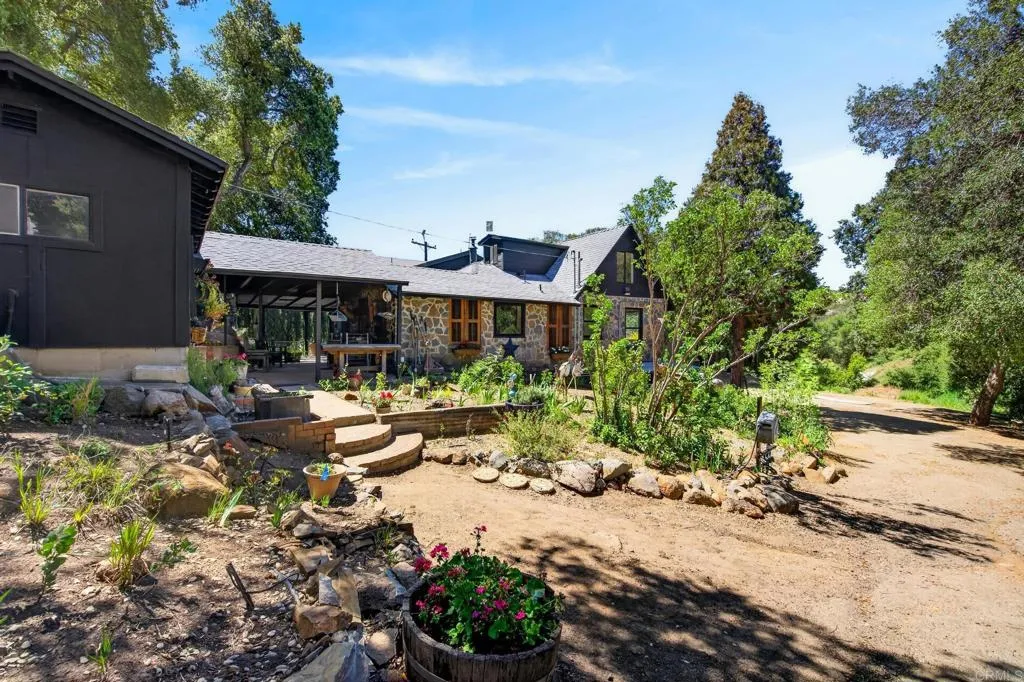 https://cdn.realtyfeed.com/cdn/127/306710659/9a3f740bc0db9b788ef453d3916098f0.webp