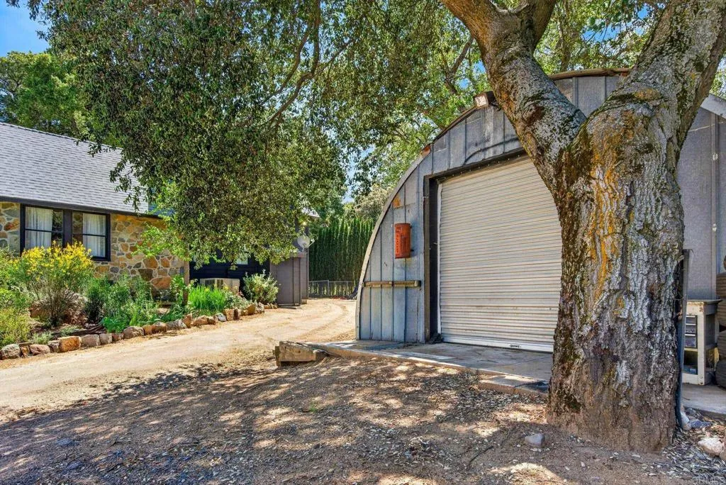 https://cdn.realtyfeed.com/cdn/127/306710659/effabb763e3f3289a6d4b02b8c5664a9.webp