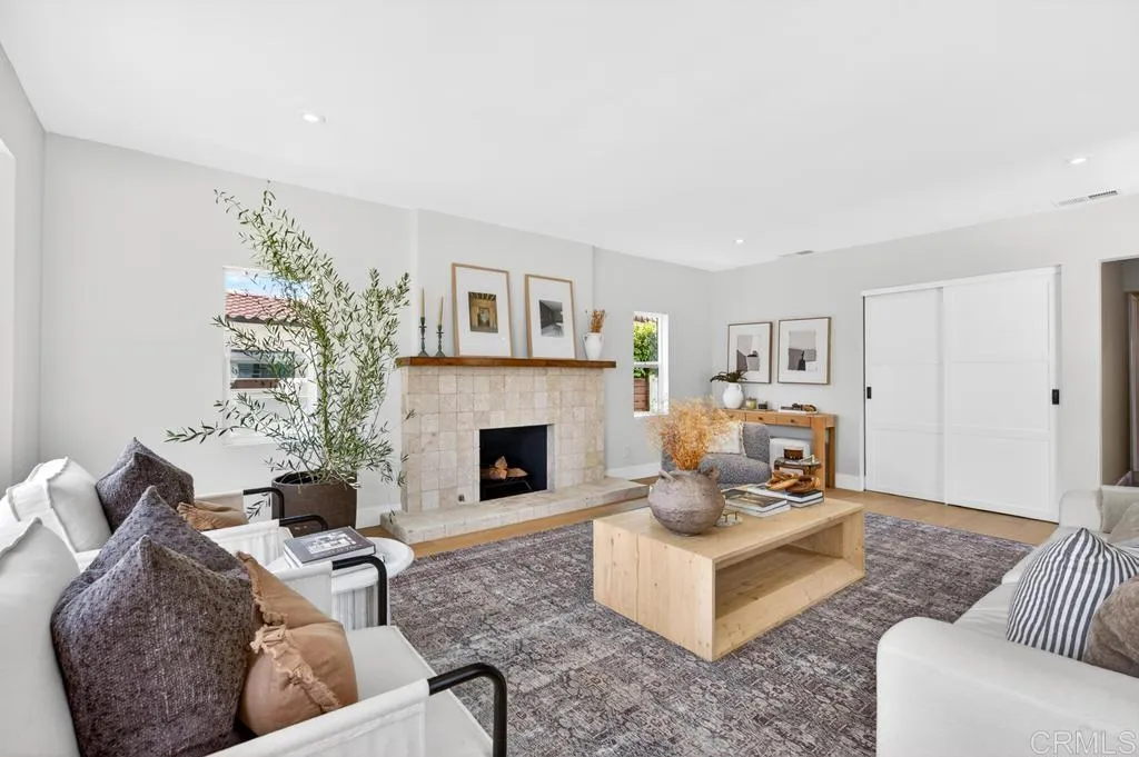 https://cdn.realtyfeed.com/cdn/127/306710695/2867838b1cf3465e8b066b095d7e385f.webp