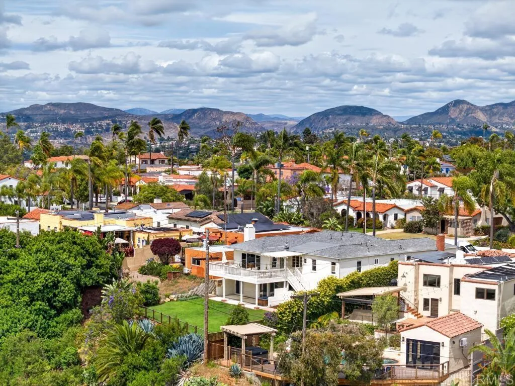 https://cdn.realtyfeed.com/cdn/127/306710695/b44b0b93273a374f87492317d4cb44a2.webp