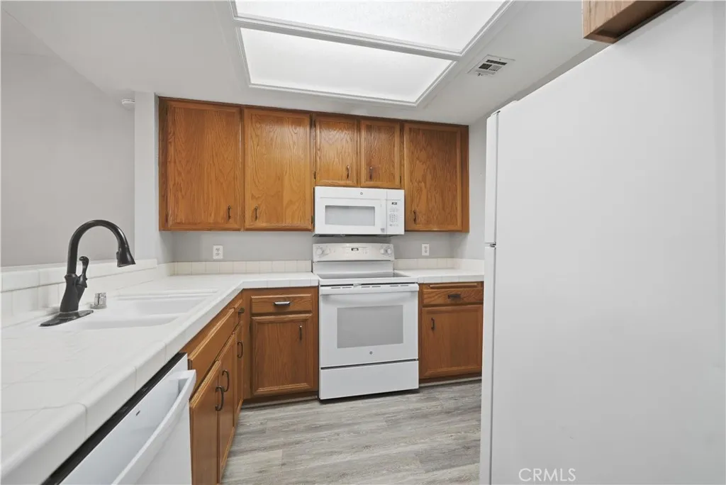 https://cdn.realtyfeed.com/cdn/127/306710733/4b8c080276a6b5858f53e39e82c846e6.webp