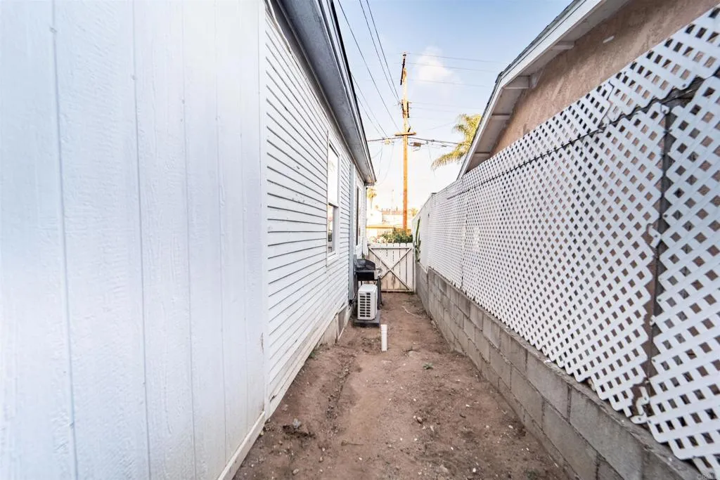 https://cdn.realtyfeed.com/cdn/127/306710743/aa3ce8ee45949fdb060e6892788406d3.webp