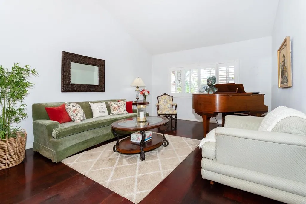 https://cdn.realtyfeed.com/cdn/127/306710748/cd4ab99678125fd708ddf8748da6d09d.webp