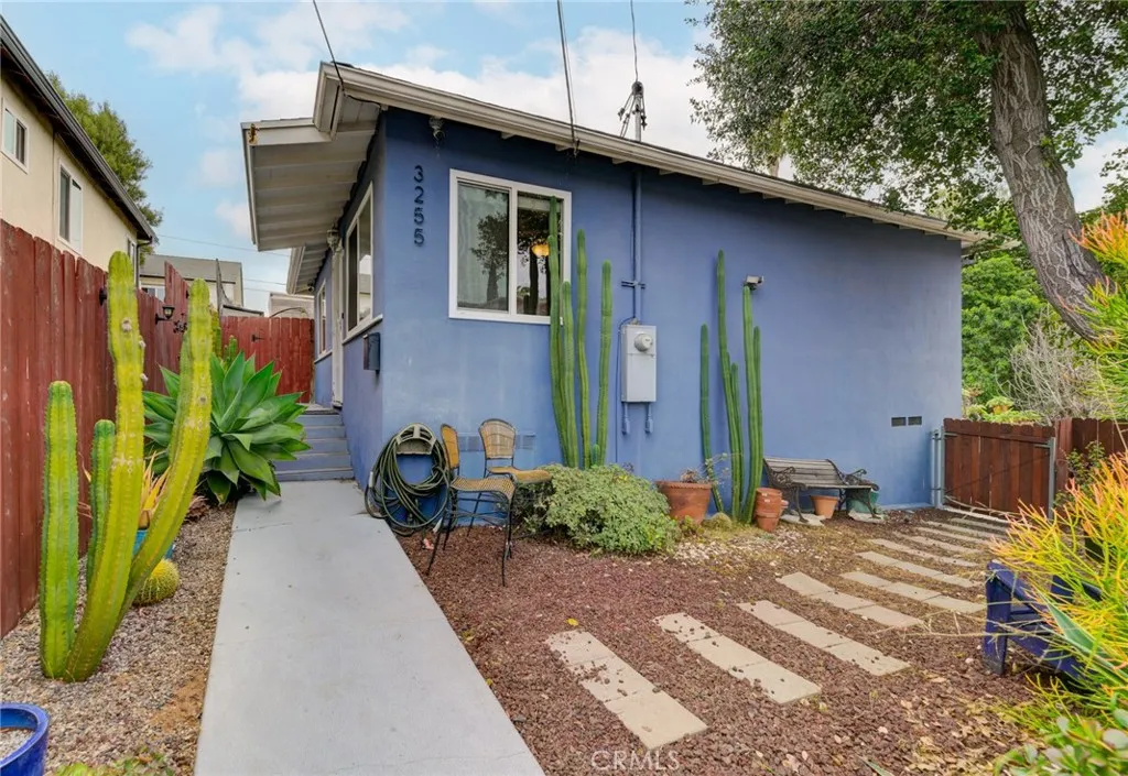 https://cdn.realtyfeed.com/cdn/127/306710831/166d1d9c152e1fe15f71895886e97cb9.webp