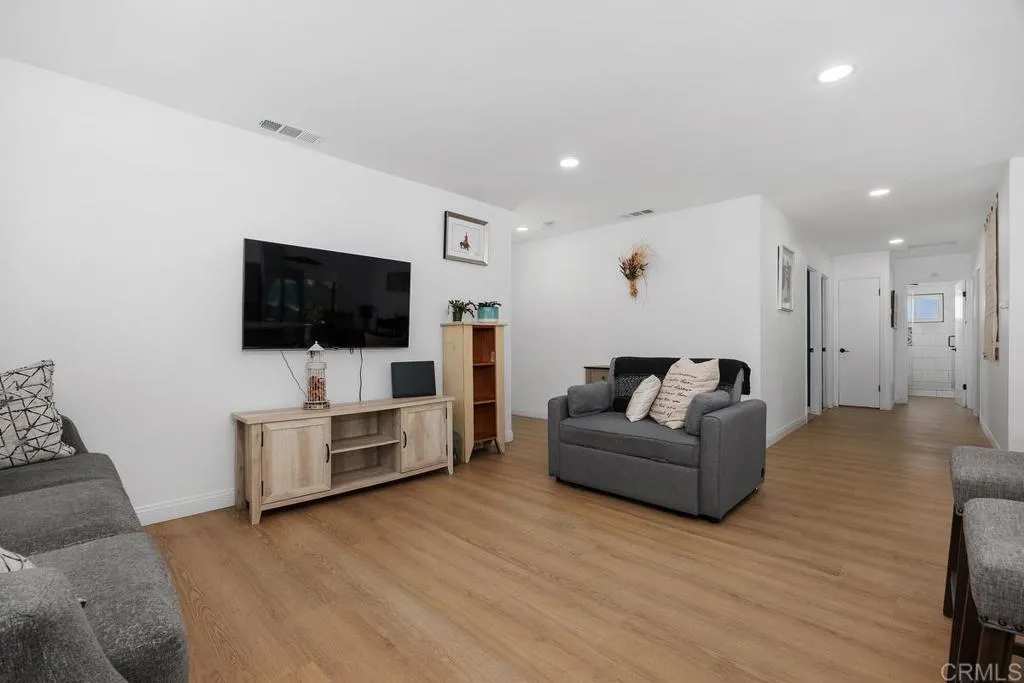 https://cdn.realtyfeed.com/cdn/127/306710905/1d8a59f000a1404711075bec736a94f0.webp