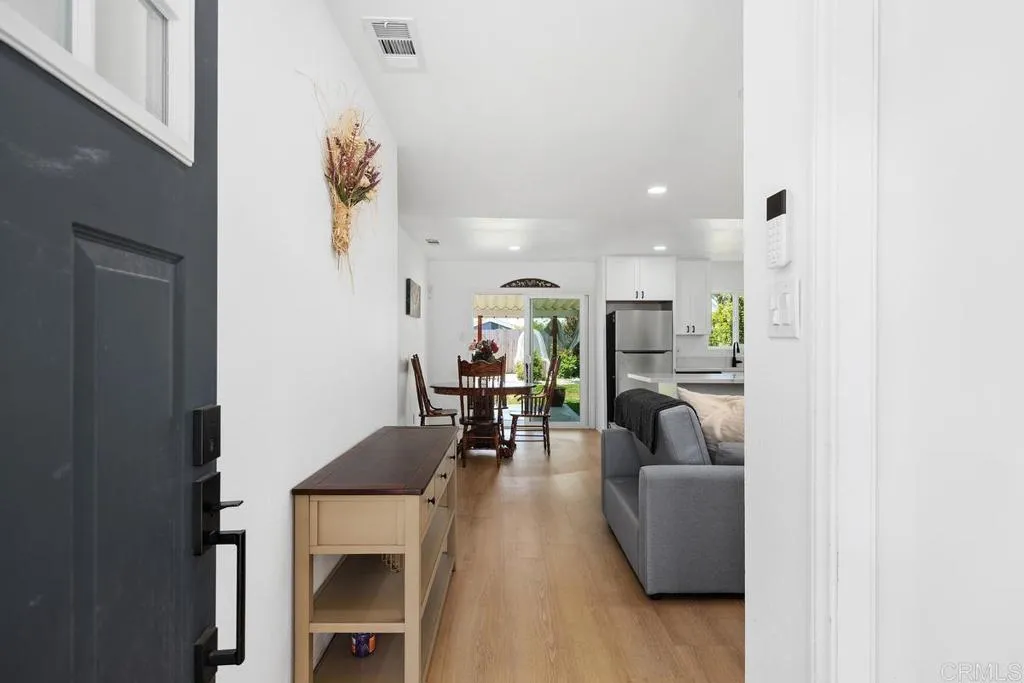 https://cdn.realtyfeed.com/cdn/127/306710905/8ebf00d248115ef1c42e2c023080f481.webp