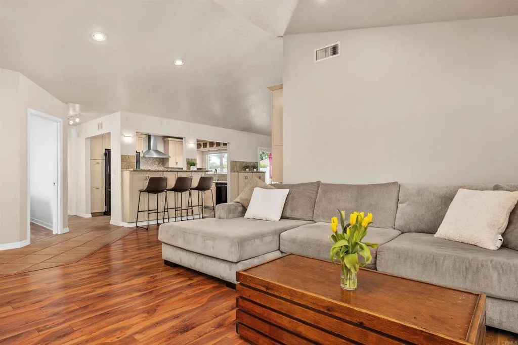 https://cdn.realtyfeed.com/cdn/127/306711031/28faa7b36a0359e9e57f64d76b84ae65.webp