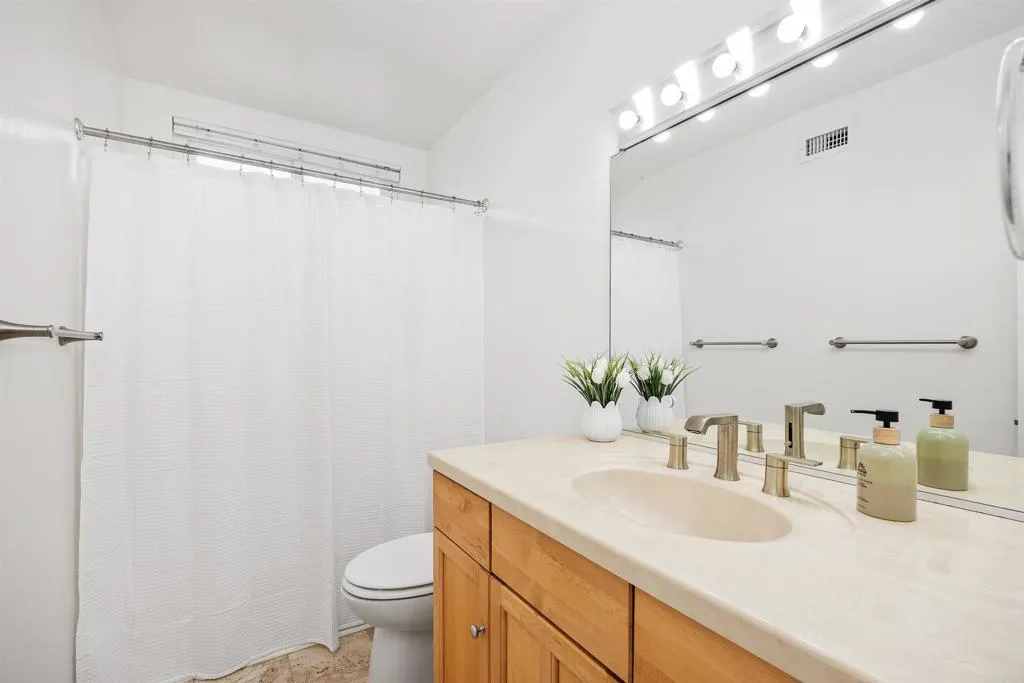 https://cdn.realtyfeed.com/cdn/127/306711031/7442d77b0fbd6568a7aed822fab177c3.webp