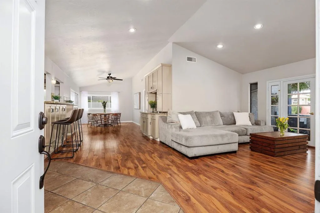 https://cdn.realtyfeed.com/cdn/127/306711031/a7960cde29364a9c943a9cf9edc4f598.webp