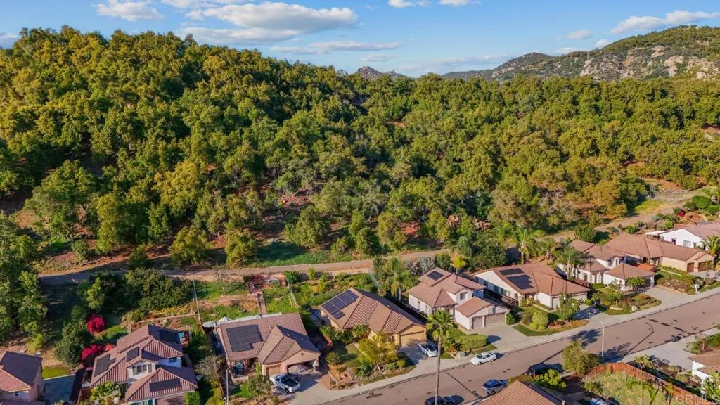 https://cdn.realtyfeed.com/cdn/127/306711056/248311573d73dfe876bb29fb354415de.webp