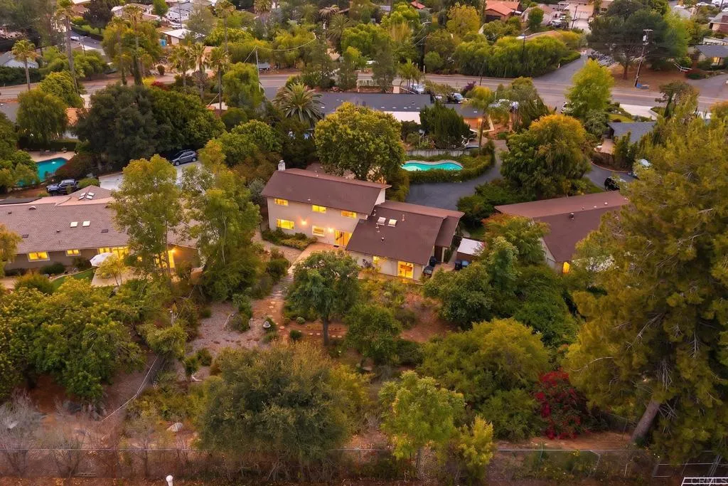 https://cdn.realtyfeed.com/cdn/127/306711185/32991ed9dfe0bc16d6e6d82a3ce1fd98.webp