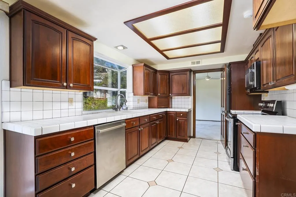 https://cdn.realtyfeed.com/cdn/127/306711185/9ee80c834099c99fe986b25ecf9b0055.webp