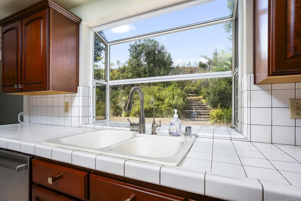 https://cdn.realtyfeed.com/cdn/127/306711185/bc823e4bd0ae55b8e5873006b944f31f.webp