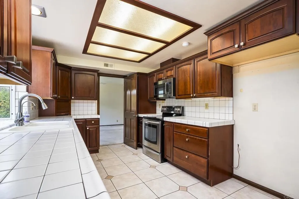https://cdn.realtyfeed.com/cdn/127/306711185/c00ed56d30e4bc44bd683d8cb6a36b08.webp
