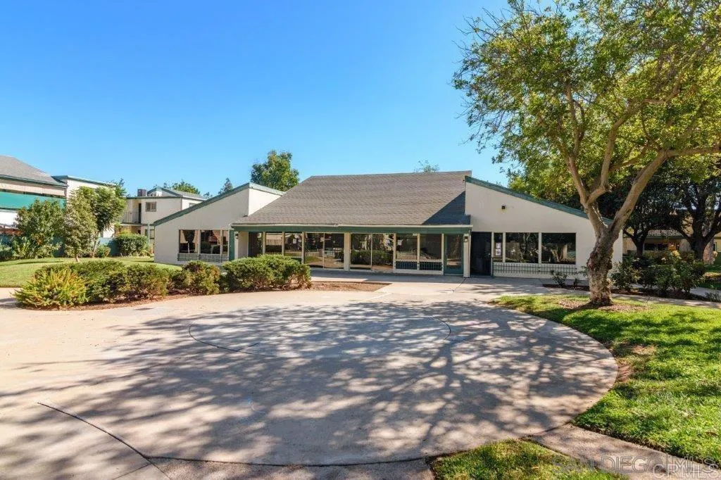 https://cdn.realtyfeed.com/cdn/127/306711213/29ad06a871842e8372e9aa57a7d51cec.webp