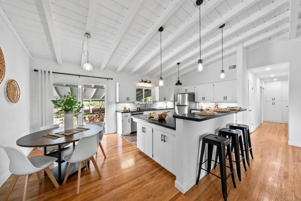 https://cdn.realtyfeed.com/cdn/127/306711221/16a76ec355647842e9be6ad277362ce2.webp