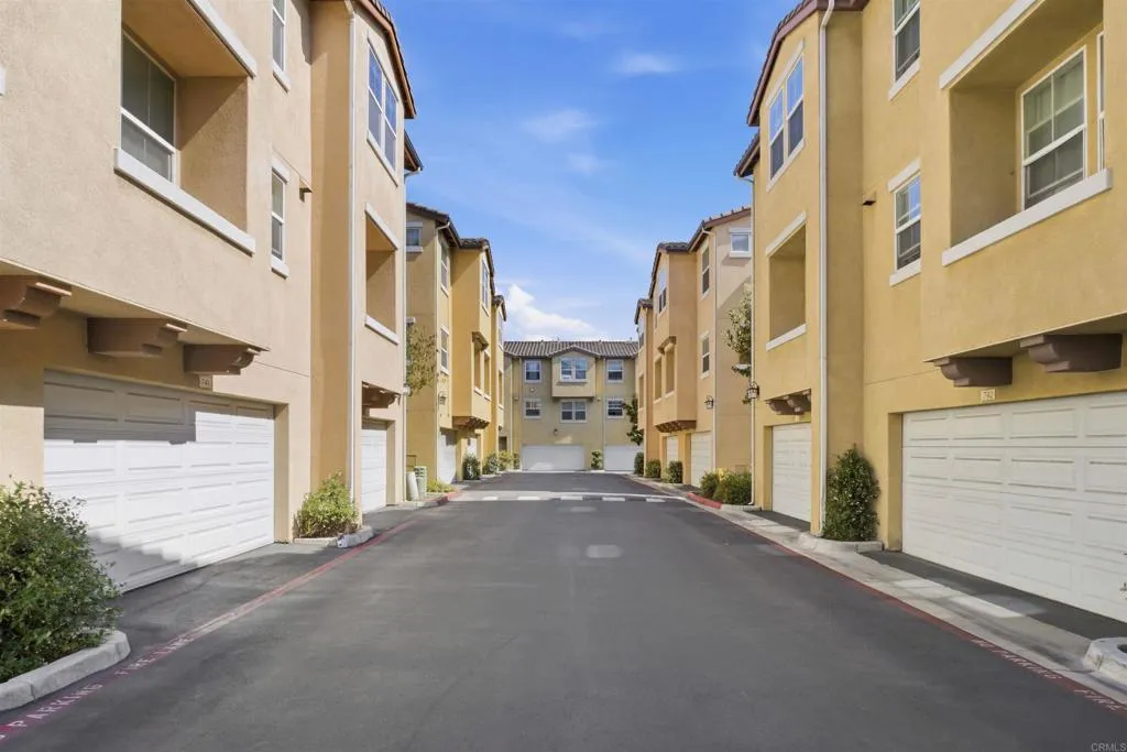 https://cdn.realtyfeed.com/cdn/127/306711237/50d65e79952a74ee0fc5ff398f2a86cd.webp