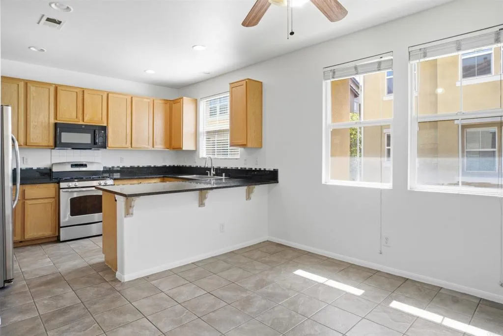 https://cdn.realtyfeed.com/cdn/127/306711237/92dda3b479c33828552794a5b22b584e.webp