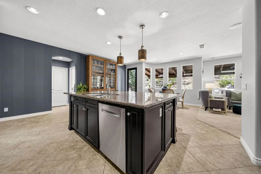 https://cdn.realtyfeed.com/cdn/127/306711353/192fb1980ae8df88505af3077a45a0af.webp