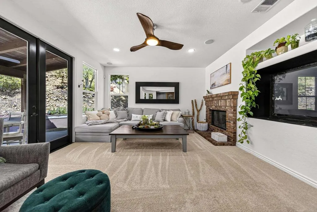 https://cdn.realtyfeed.com/cdn/127/306711353/2998b4a97fd4b32ac7b79abb37c7cfa2.webp