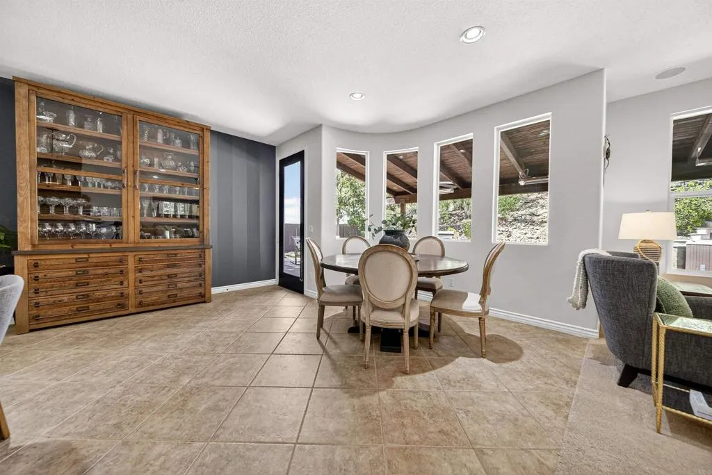 https://cdn.realtyfeed.com/cdn/127/306711353/2c2639fb8dc277b2114c55b6e8f68410.webp