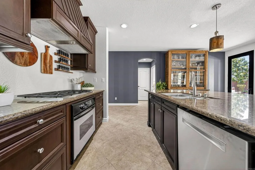 https://cdn.realtyfeed.com/cdn/127/306711353/3edab28f1046e26952007eca05dbe0db.webp