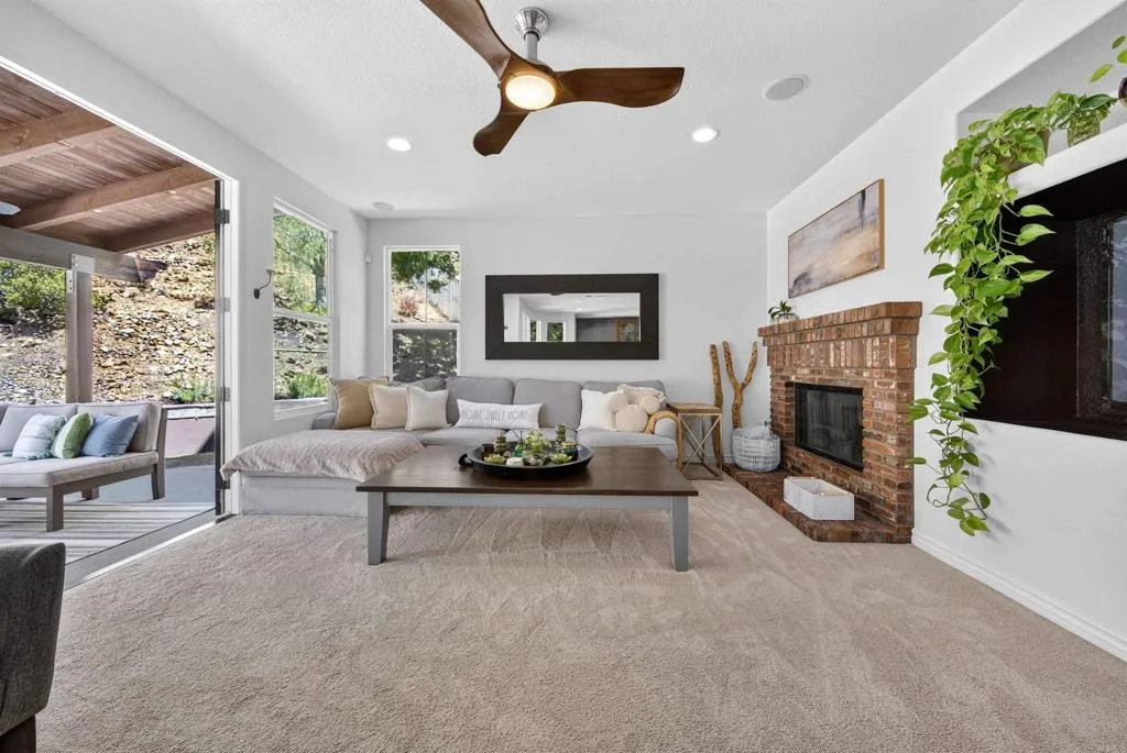 https://cdn.realtyfeed.com/cdn/127/306711353/54b20f65894b719dd03c3a9a28165f9b.webp