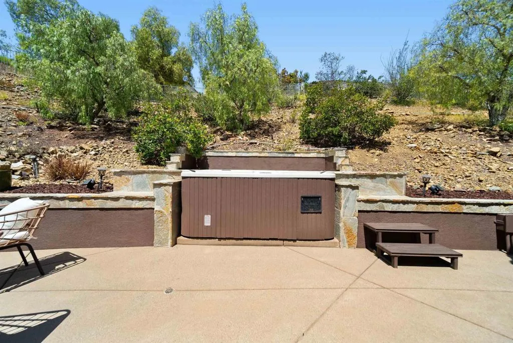 https://cdn.realtyfeed.com/cdn/127/306711353/70bb422287242d8fb328eb78982075a1.webp