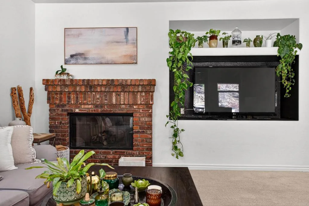 https://cdn.realtyfeed.com/cdn/127/306711353/762cd158969b599a18fc749a8abc3337.webp