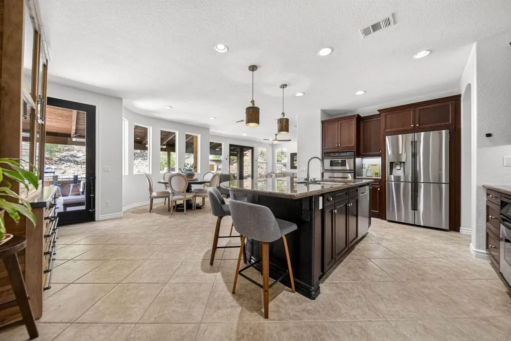 https://cdn.realtyfeed.com/cdn/127/306711353/8db1a89d0fc7243e41278156eef46dd3.webp