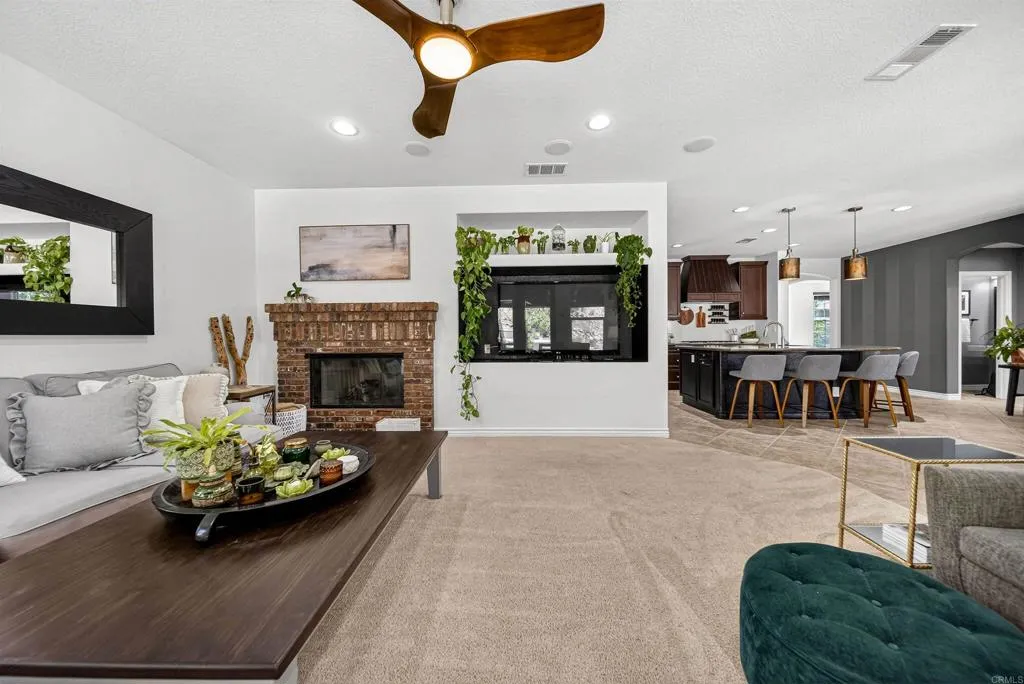 https://cdn.realtyfeed.com/cdn/127/306711353/b94f4e6aa2b7cb72331329de3ba94a02.webp