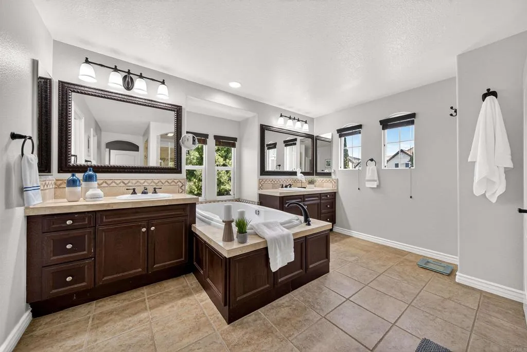 https://cdn.realtyfeed.com/cdn/127/306711353/d16d439e1853a21c1faf7e6672f8a6a7.webp