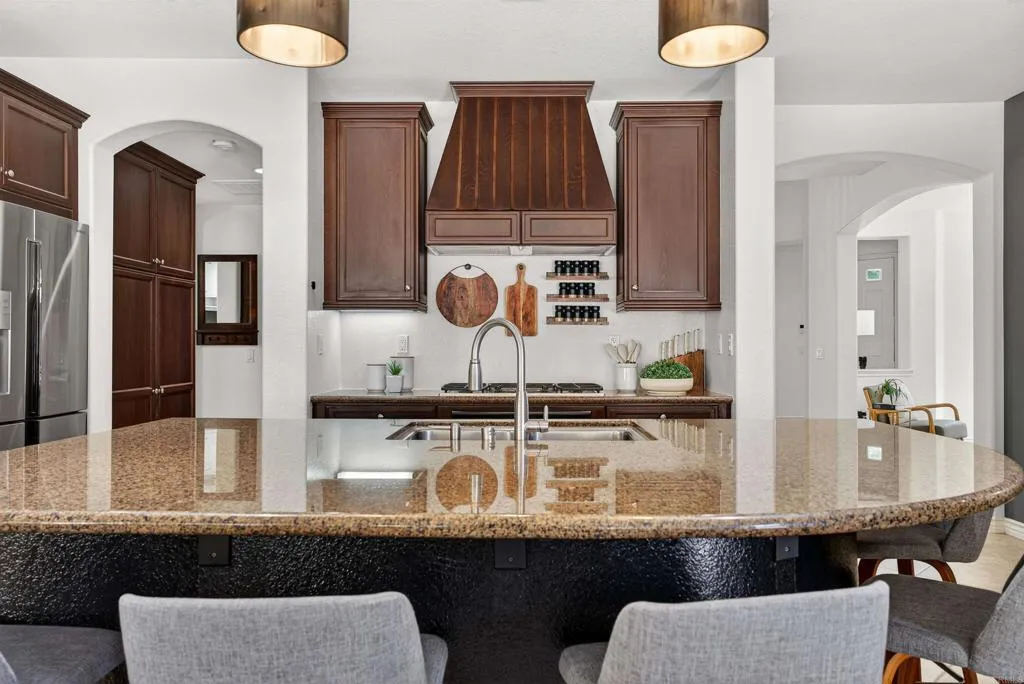 https://cdn.realtyfeed.com/cdn/127/306711353/fdc6604d57661d0b0864a321916b1997.webp