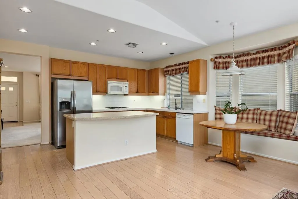 https://cdn.realtyfeed.com/cdn/127/306711447/0a968cccf3751ccb3502bf56502ea6ad.webp