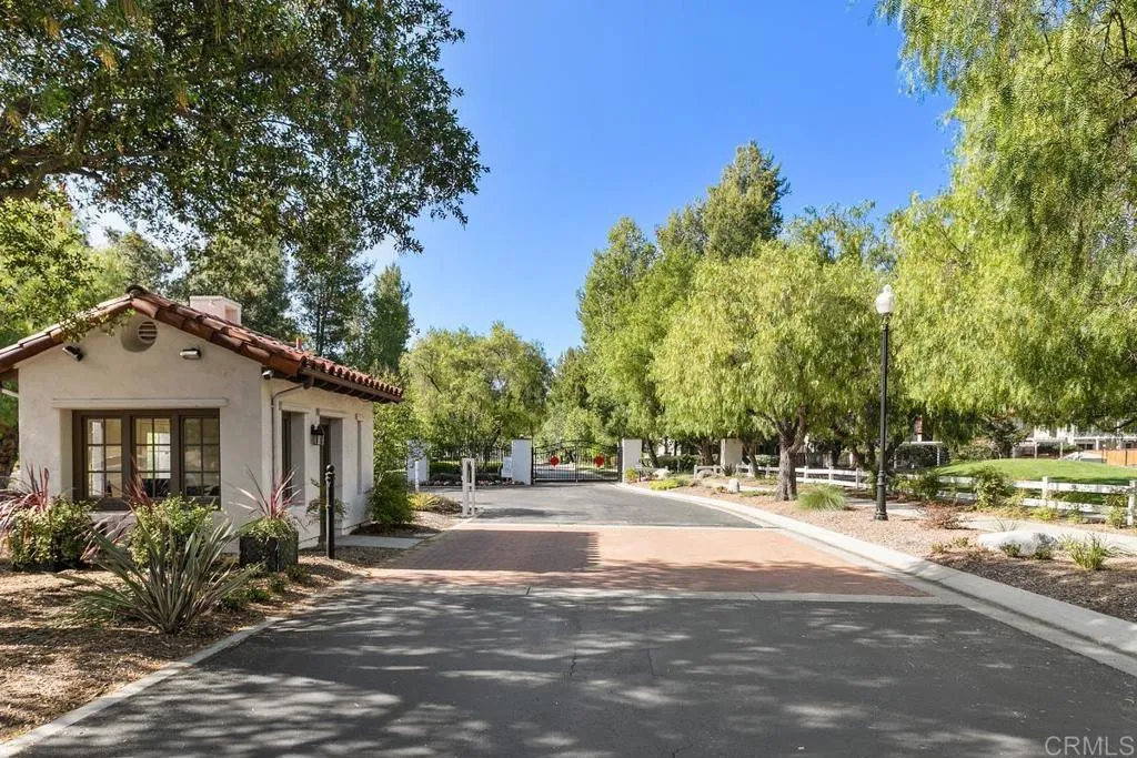 https://cdn.realtyfeed.com/cdn/127/306711447/29ee29715df97eb1d30531d8cd2f1977.webp