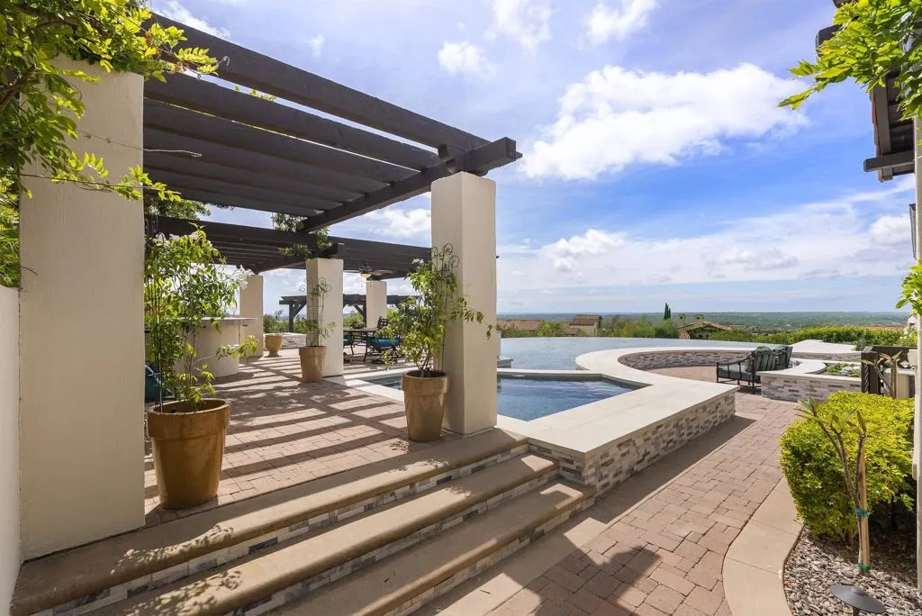 https://cdn.realtyfeed.com/cdn/127/306711458/28fdaef64374224262fa1684f836ce60.webp