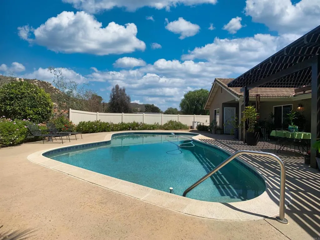 https://cdn.realtyfeed.com/cdn/127/306711497/4bc98537159e5818484246dd1a296842.webp