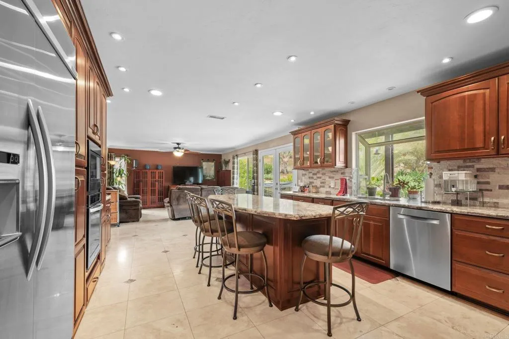 https://cdn.realtyfeed.com/cdn/127/306711497/54782f8f7f451887aa633f61f210875b.webp