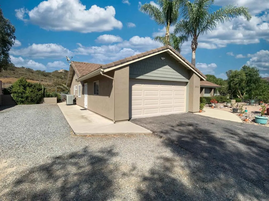 https://cdn.realtyfeed.com/cdn/127/306711497/b69496d49135aaff6cf95390963cd045.webp
