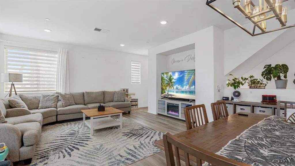 https://cdn.realtyfeed.com/cdn/127/306711535/37a57560001bb0a1d2b1185e30c432f6.webp