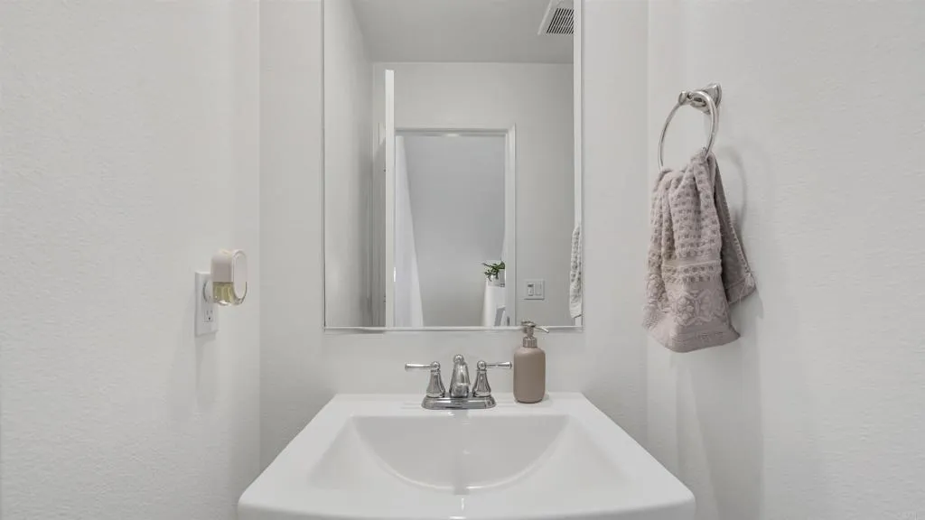 https://cdn.realtyfeed.com/cdn/127/306711535/e380e5062130b7b92ae7c1220a700e87.webp
