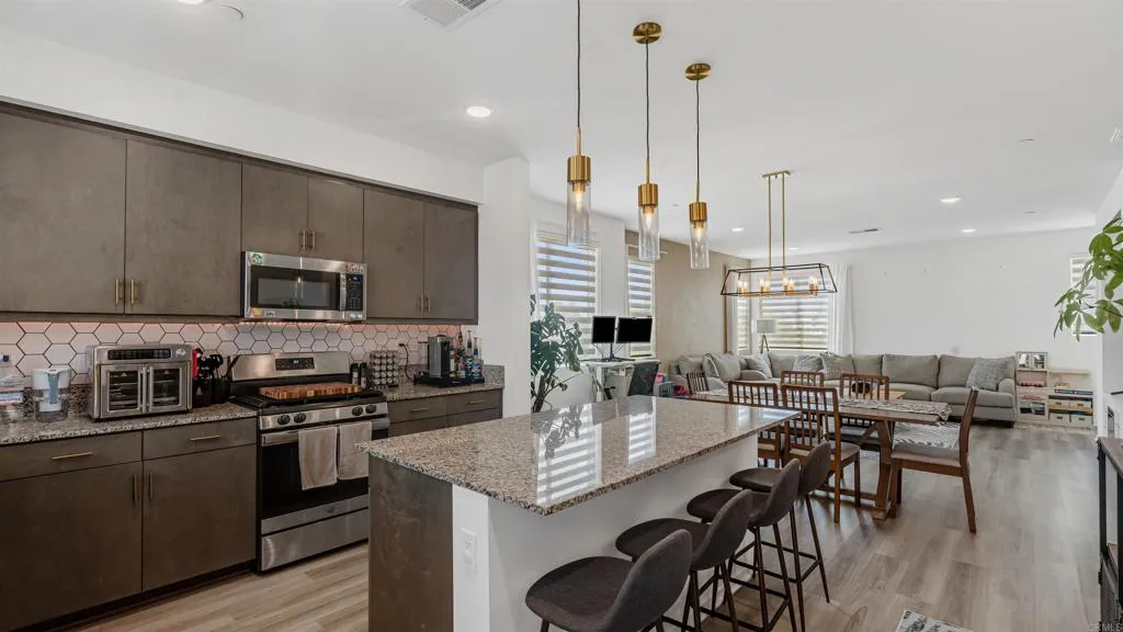 https://cdn.realtyfeed.com/cdn/127/306711535/e62acafdf17d99f66534a81b1b1da744.webp