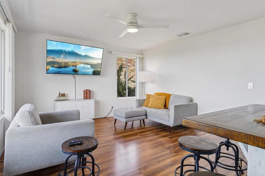 https://cdn.realtyfeed.com/cdn/127/306711597/00134b10f65e4016a3a6cc52e15a1d2d.webp