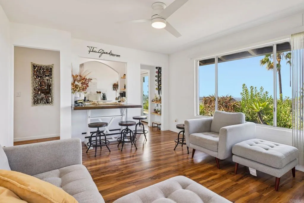 https://cdn.realtyfeed.com/cdn/127/306711597/1d90f30db8b4ef2d36fb8f91273b7f6e.webp